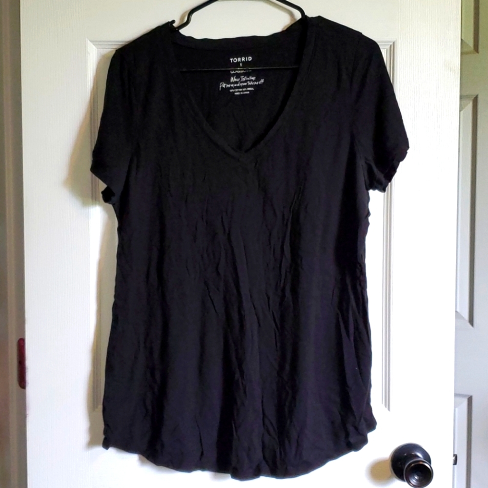 Torrid 1 Womens Black Classic Fit V-Neck Tee